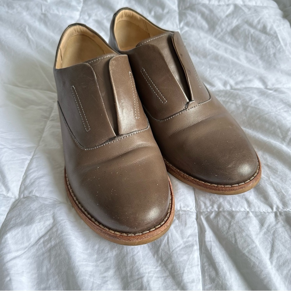 Clark’s artisan loafers, size 6, so chic and comfy!! Perfect start to Fall 🍂🌻